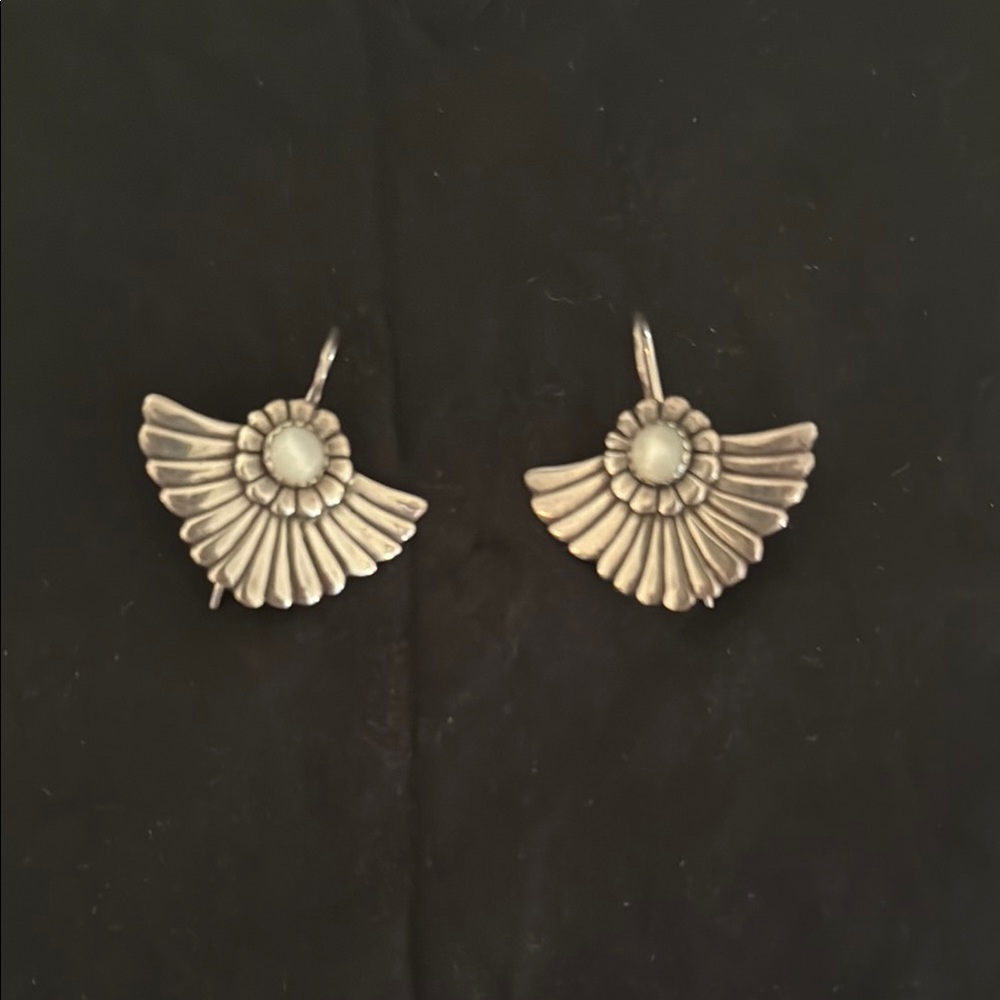 Elegant Silver Fan-Shaped Earrings